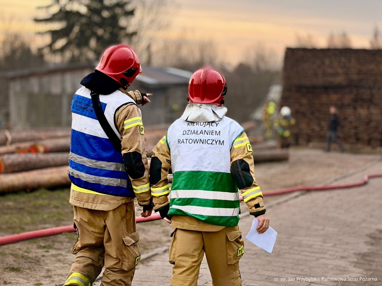 Paliła się stolarnia. 11 zastępów w akcji
