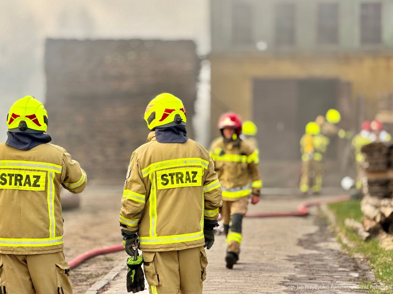 Paliła się stolarnia. 11 zastępów w akcji