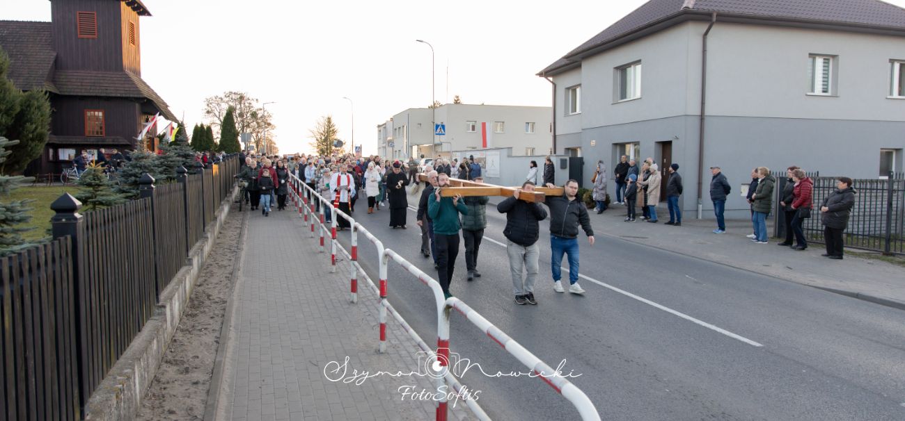 Droga Krzyżowa przeszła ulicami Słupcy. Zobacz zdjęcia