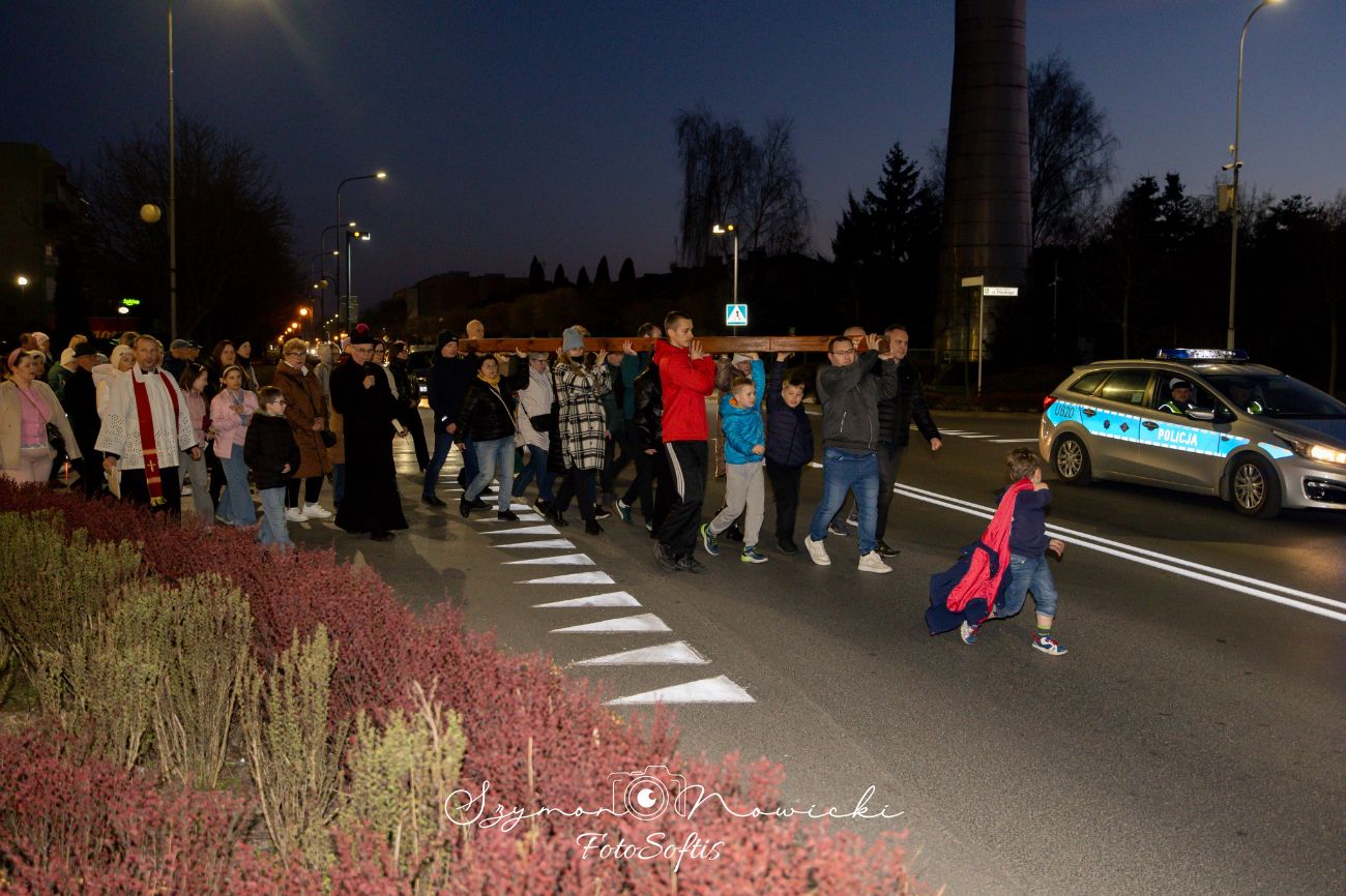 Droga Krzyżowa przeszła ulicami Słupcy. Zobacz zdjęcia