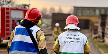 Paliła się stolarnia. 11 zastępów w akcji