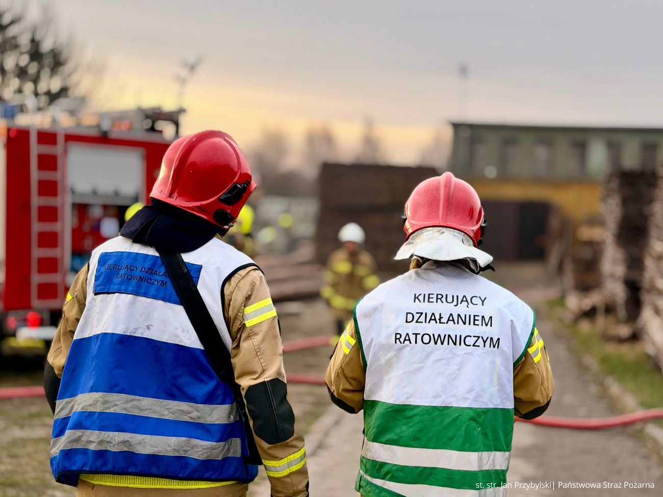 Paliła się stolarnia. 11 zastępów w akcji