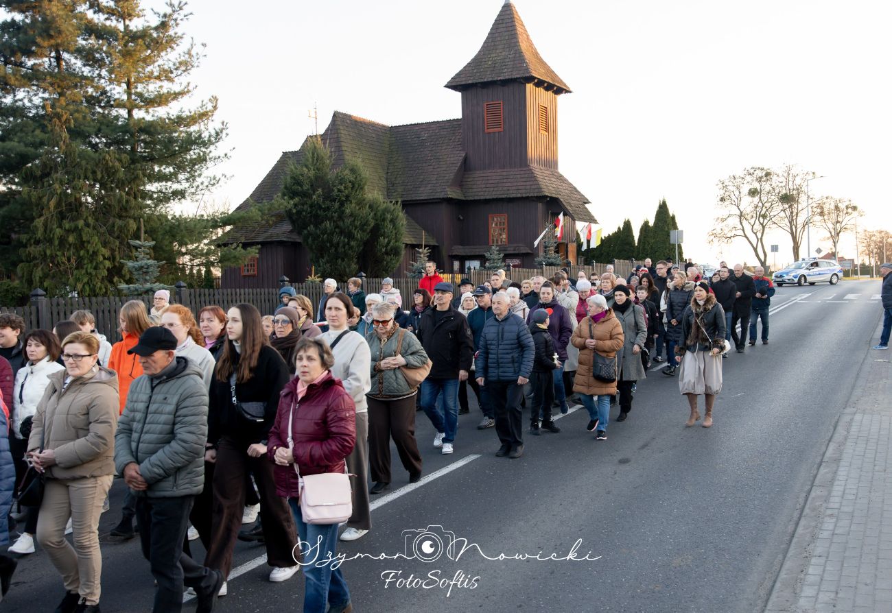 Droga Krzyżowa przeszła ulicami Słupcy. Zobacz zdjęcia