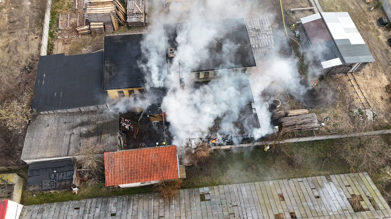 Paliła się stolarnia. 11 zastępów w akcji
