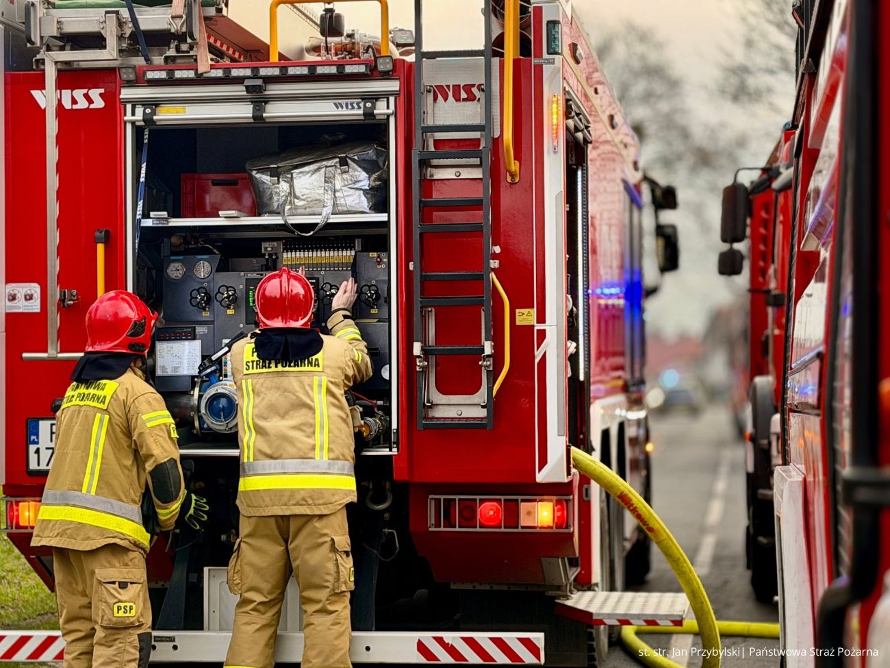 Paliła się stolarnia. 11 zastępów w akcji