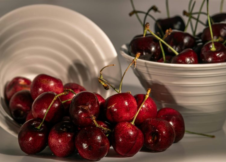 Dlaczego warto sadzić kilka odmian czereśni? Efekt zapylania i większe plony