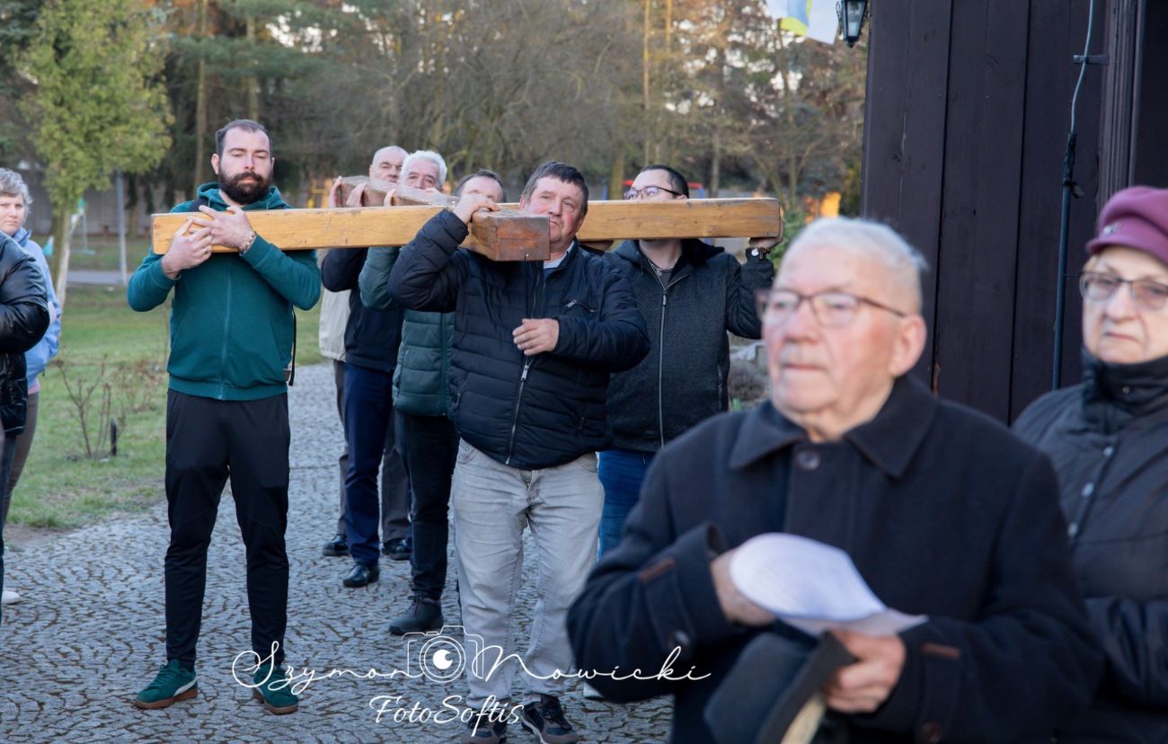 Droga Krzyżowa przeszła ulicami Słupcy. Zobacz zdjęcia