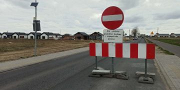 Pierwsza warstwa asfaltu już jest. Kiedy otworzą drogę do Giewartowa?