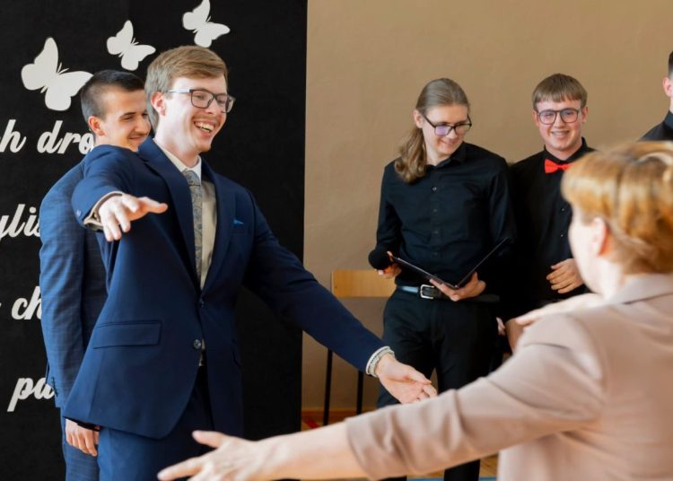 Tak pożegnali absolwentów ZSZ. Zobacz zdjęcia