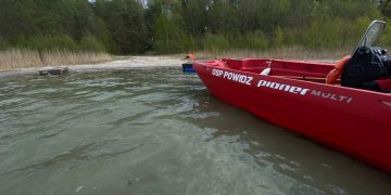 Wywrócona łódka. Dzieci wpadły do wody