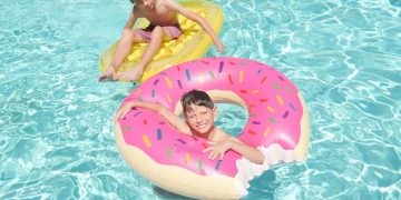 Wypoczynek i regeneracja w Poddębicach. Jak zaplanować wyjazd na baseny geotermalne?