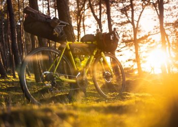 Ekologiczne podejście do sportu. Jak cieszyć się aktywnością w duchu less waste?