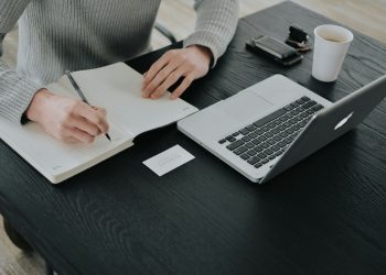 Co piąta firma prowadzona przez osobę fizyczną w Słupcy działa w handlu. Jak nie pogubić się w fakturach, kosztach i terminach?