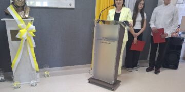 Ceremonia odsłonięcia i poświęcenia popiersia Jana Pawła II w Młodojewie