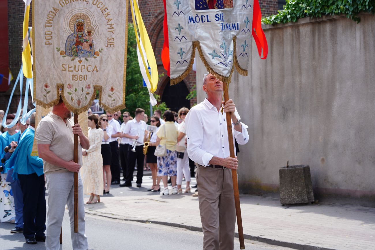 Boże Ciało. Procesja przeszła przez słupecki rynek ZDJĘCIA