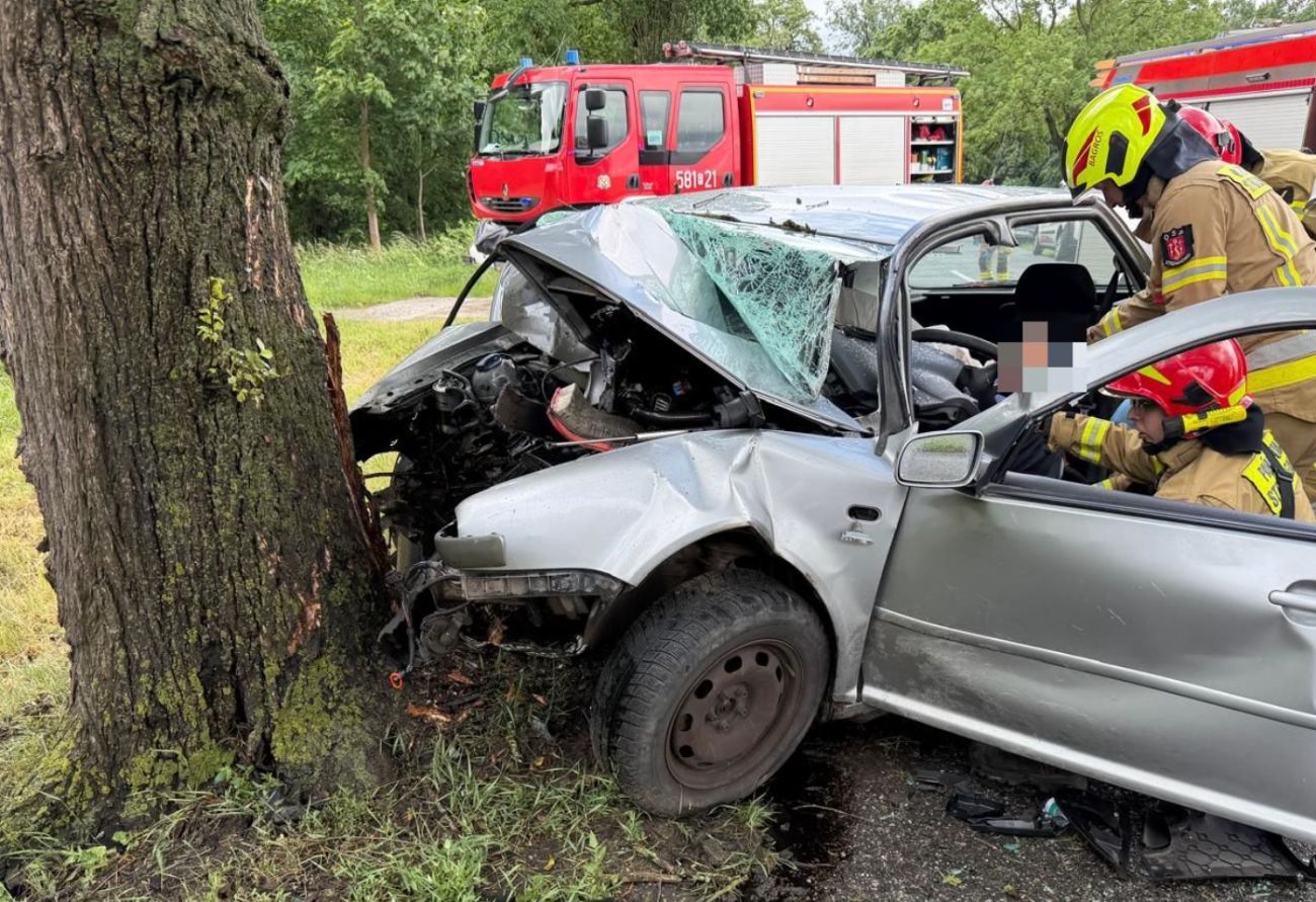 Długo walczyli o życie kierowcy. Niestety…