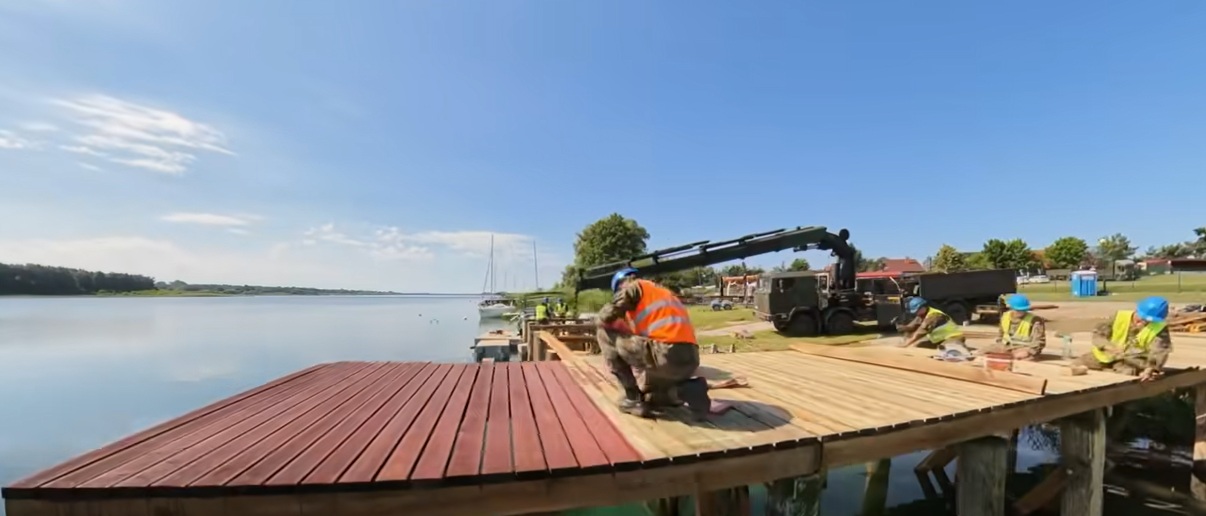 Żołnierze wyremontowali pomosty
