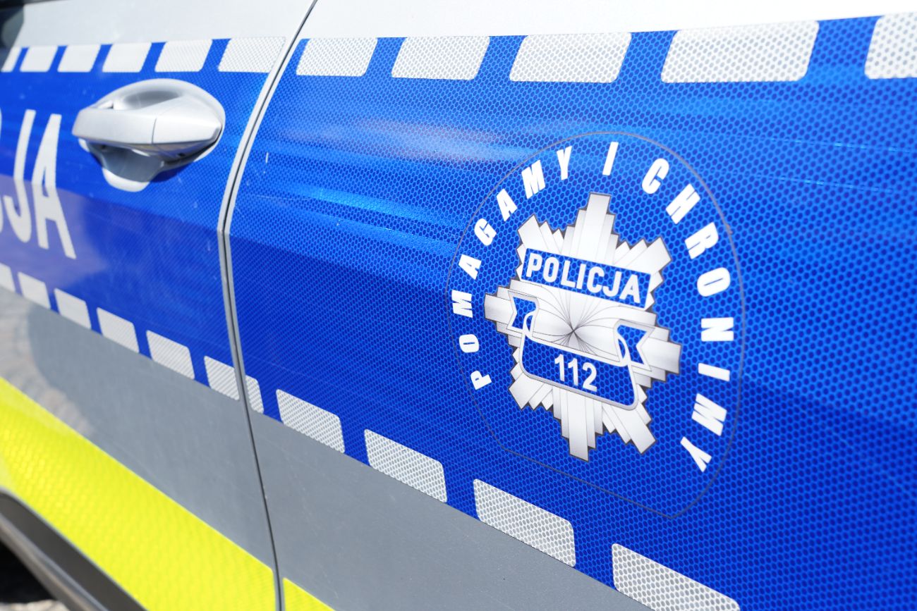 Koszuty Parcele: Auto dachowało, jedna osoba w szpitalu